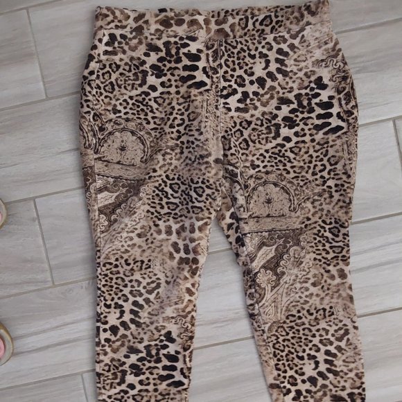 Chico's Multi Brown Leopard Knit Capri Legging Pant.  Size 1 Medium - Picture 1 of 3